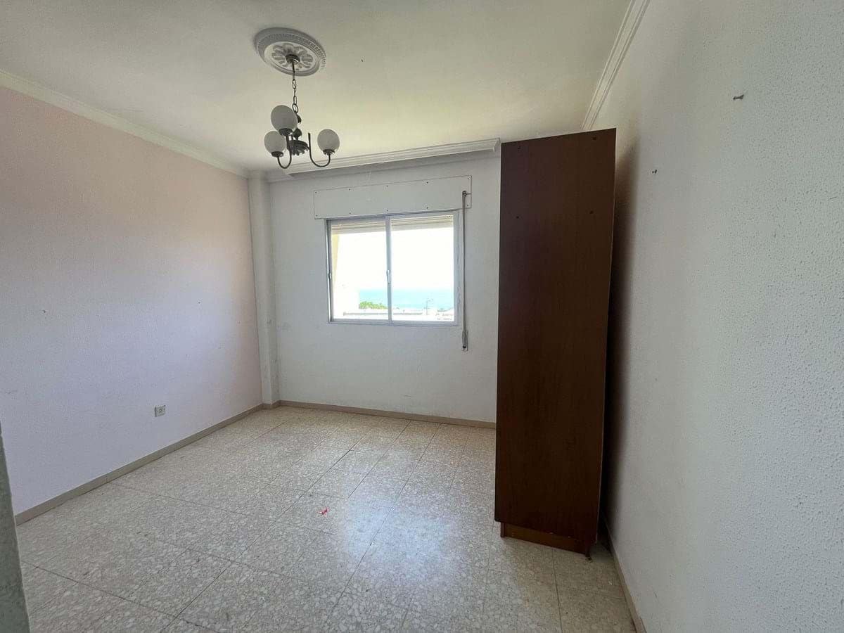 4 bedroom Apartment for sale in Estepona with garage - € 287,000 (Ref: 9129456)