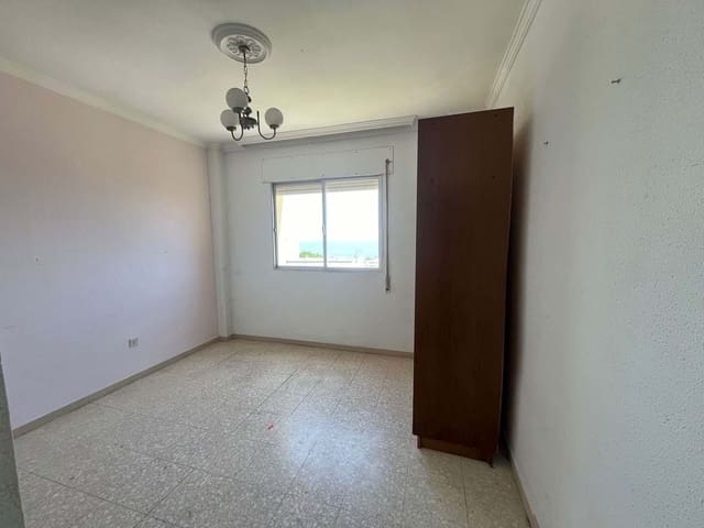 4 bedroom Apartment for sale in Estepona with garage - € 287,000 (Ref: 9129456)