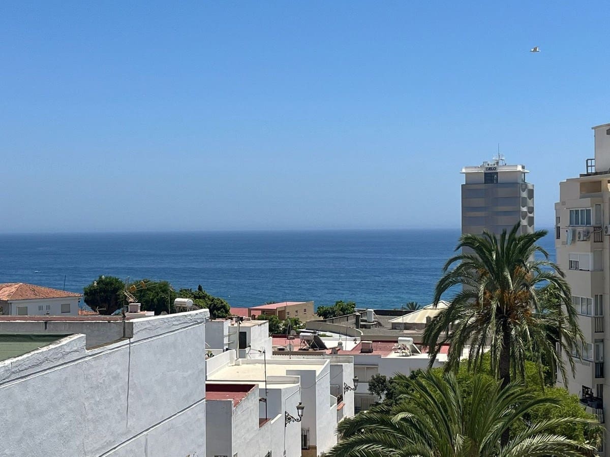 4 bedroom Apartment for sale in Estepona with garage - € 287,000 (Ref: 9129456)