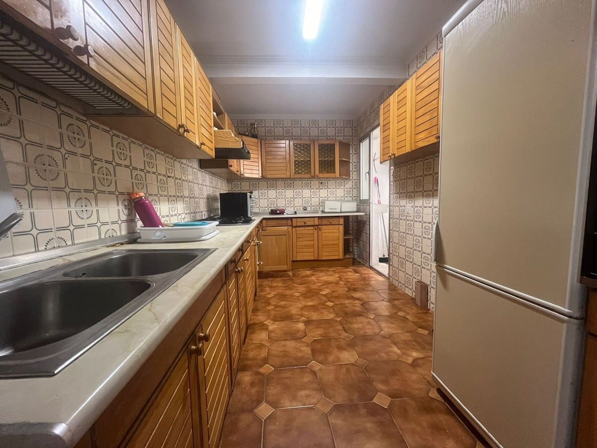 4 bedroom Apartment for sale in Estepona with garage - € 287,000 (Ref: 9129456)