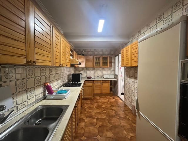 4 bedroom Apartment for sale in Estepona with garage - € 287,000 (Ref: 9129456)