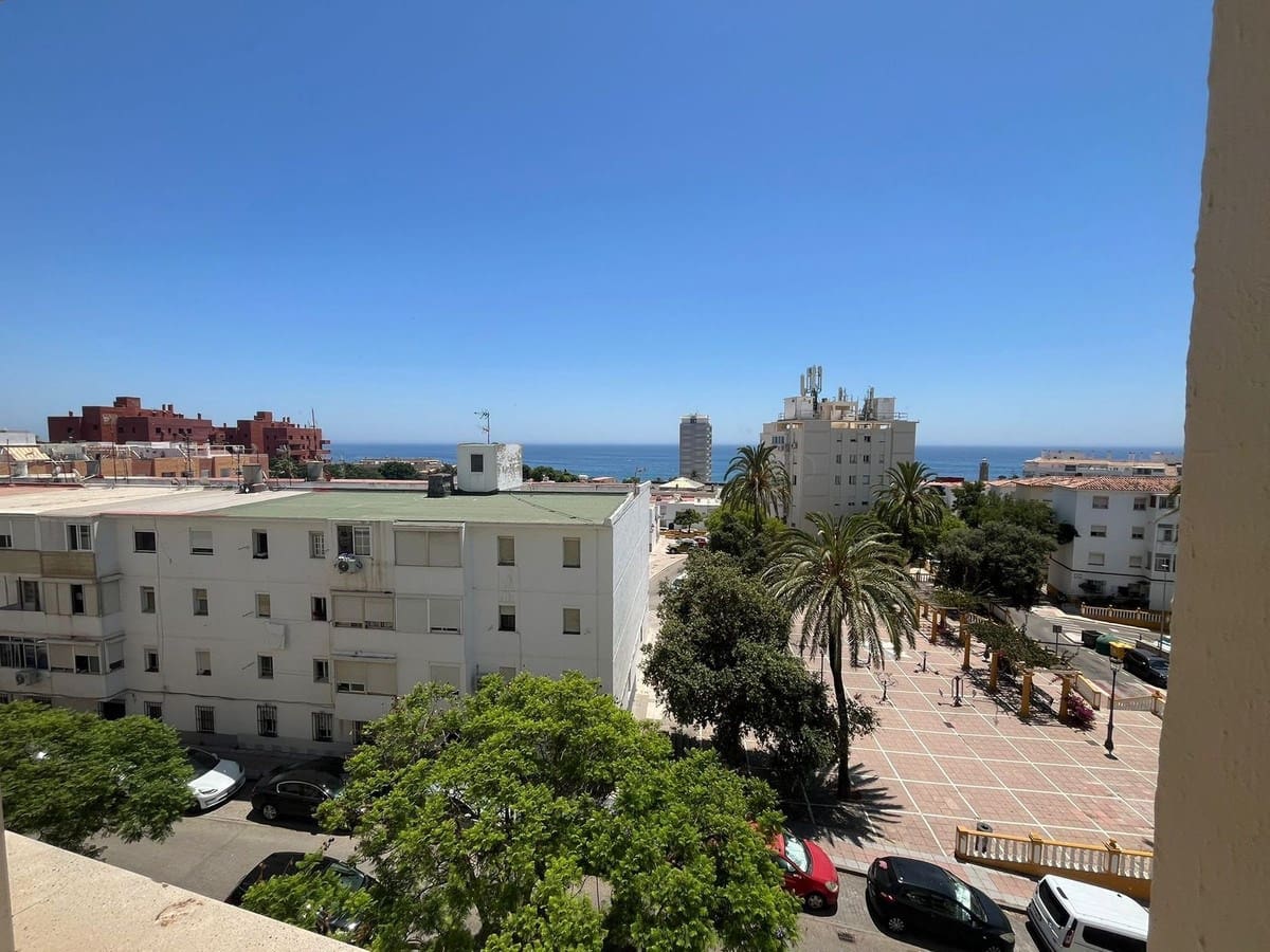4 bedroom Apartment for sale in Estepona with garage - € 287,000 (Ref: 9129456)