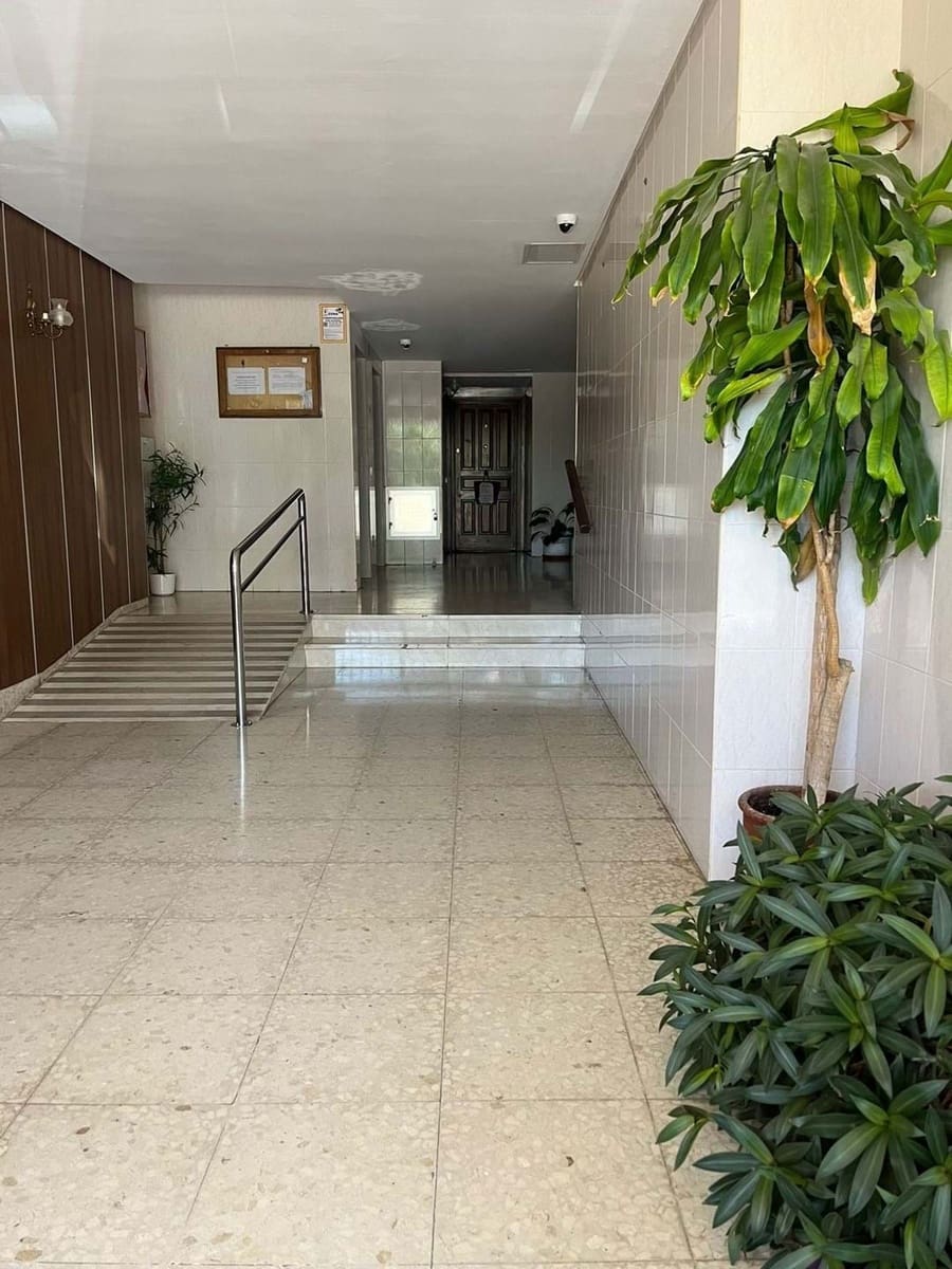 4 bedroom Apartment for sale in Estepona with garage - € 287,000 (Ref: 9129456)