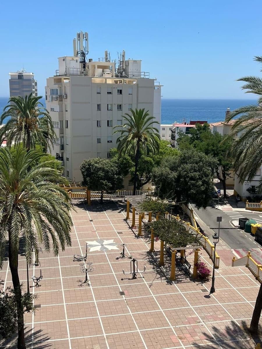 4 bedroom Apartment for sale in Estepona with garage - € 287,000 (Ref: 9129456)