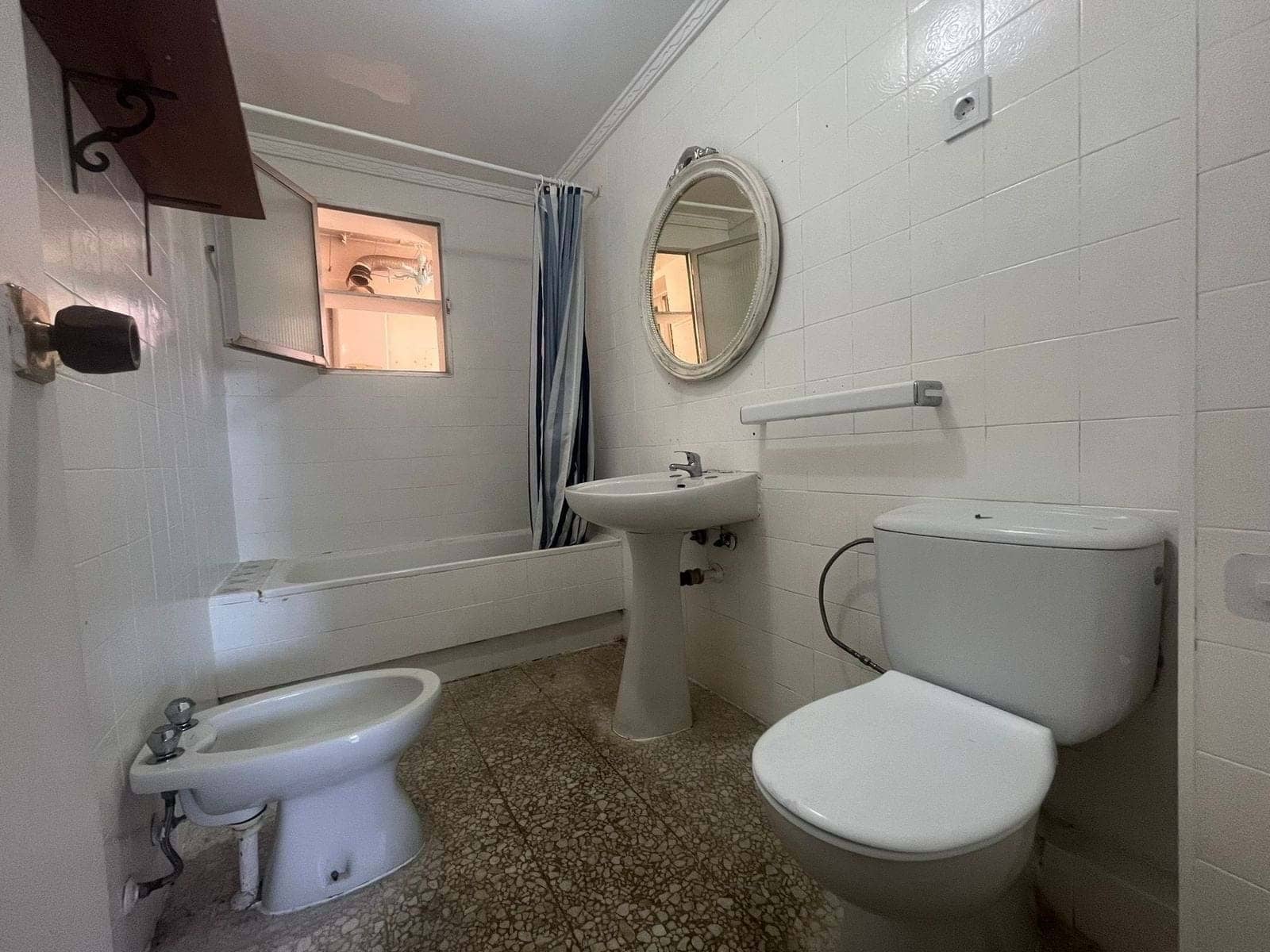 4 bedroom Apartment for sale in Estepona with garage - € 287,000 (Ref: 9129456)