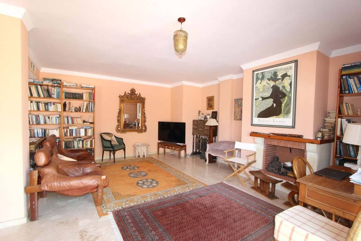 2 bedroom Apartment for sale in Marbella with pool garage - € 455,000 (Ref: 9130212)