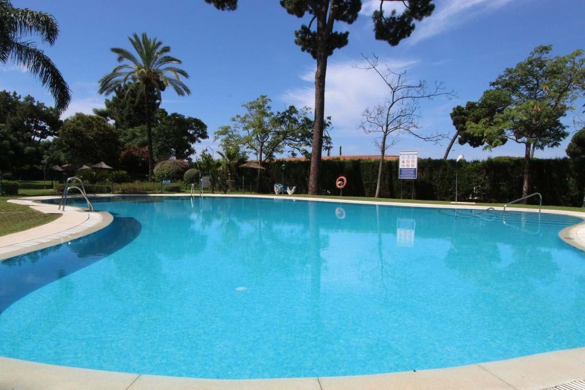 2 bedroom Apartment for sale in Marbella with pool garage - € 455,000 (Ref: 9130212)