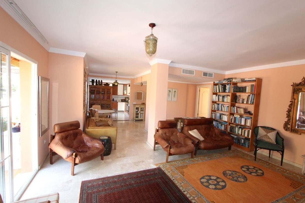 2 bedroom Apartment for sale in Marbella with pool garage - € 455,000 (Ref: 9130212)