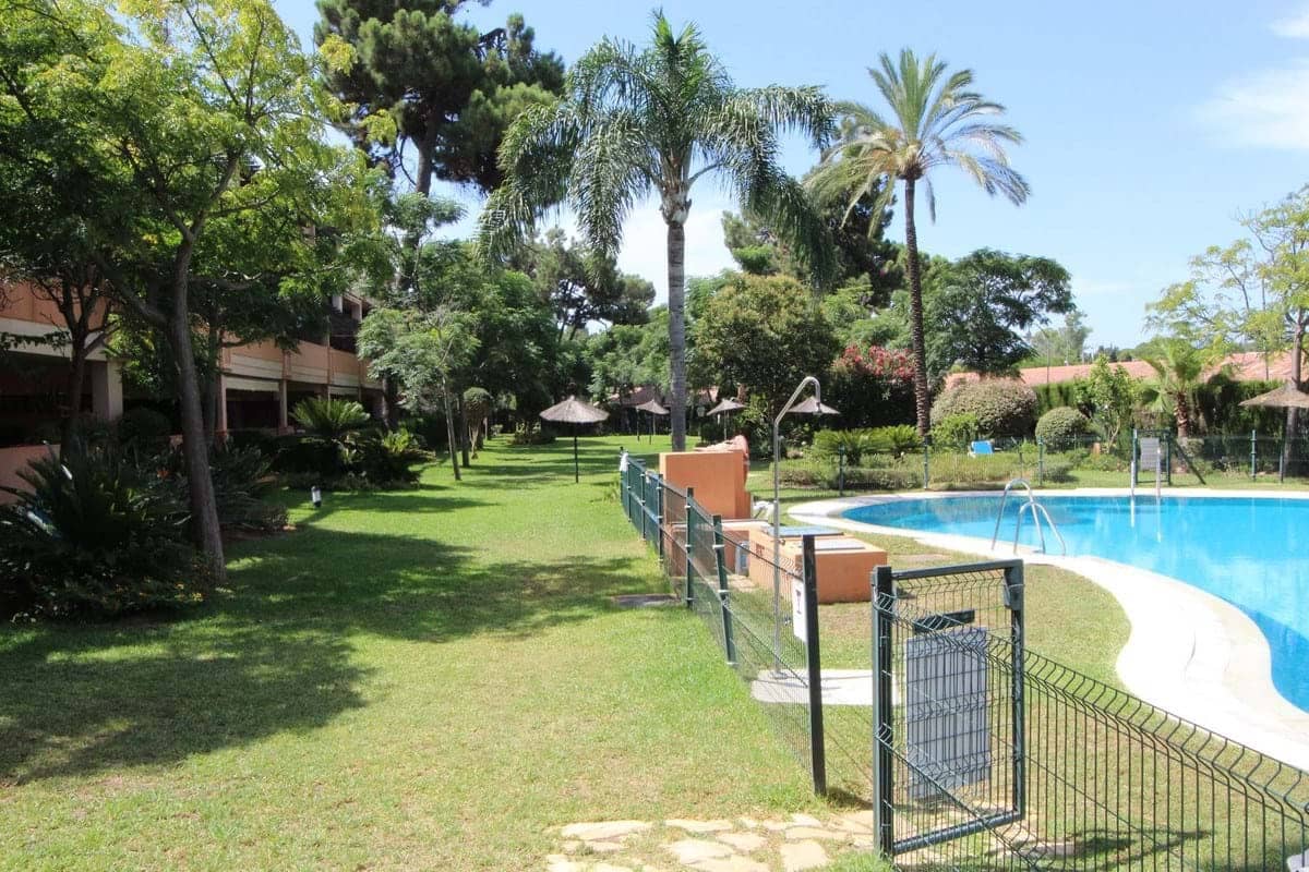 2 bedroom Apartment for sale in Marbella with pool garage - € 455,000 (Ref: 9130212)