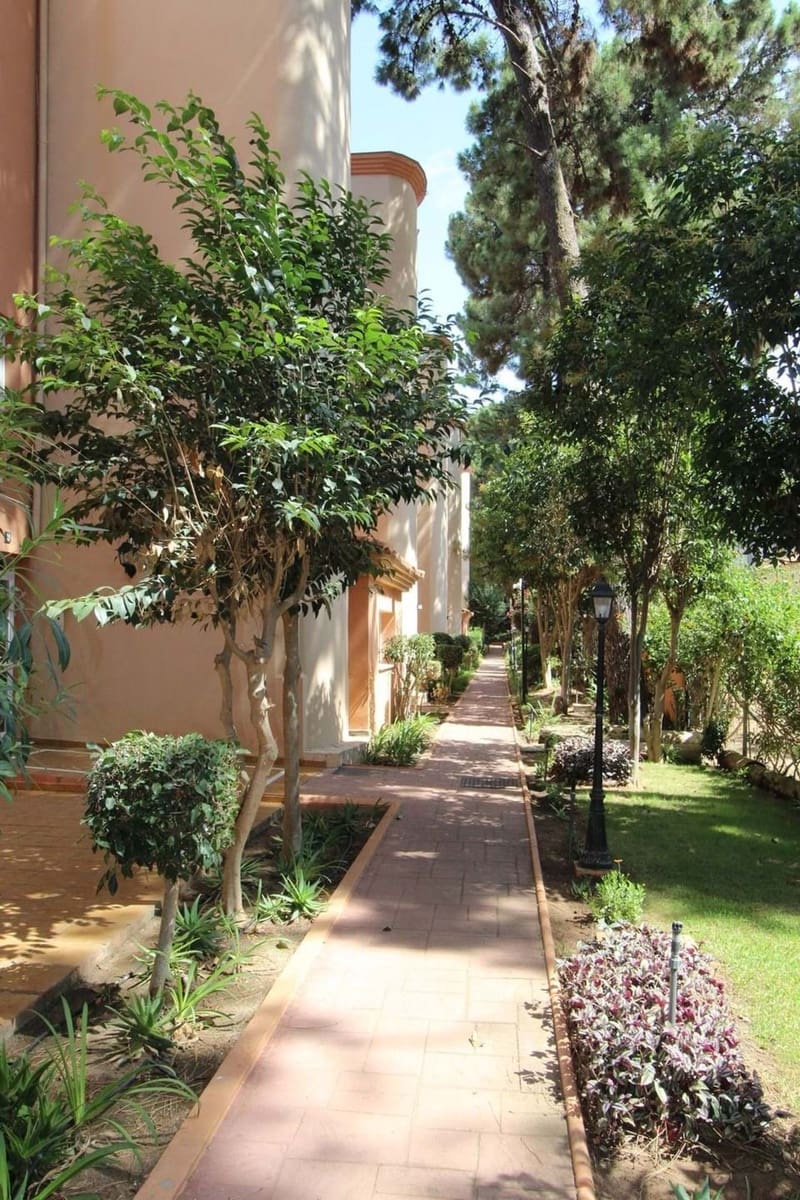 2 bedroom Apartment for sale in Marbella with pool garage - € 455,000 (Ref: 9130212)