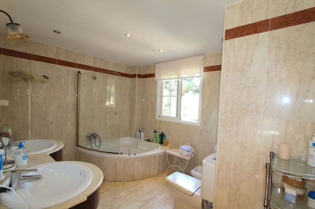 2 bedroom Apartment for sale in Marbella with pool garage - € 455,000 (Ref: 9130212)