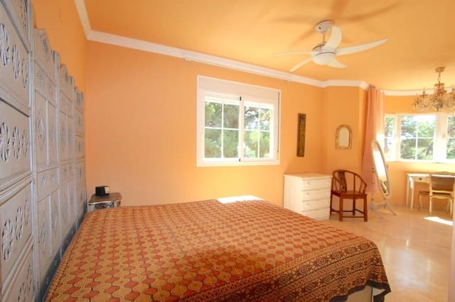 2 bedroom Apartment for sale in Marbella with pool garage - € 455,000 (Ref: 9130212)