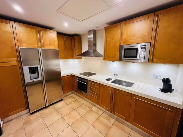 3 soveværelse Villa til salg i Cádiz by med swimmingpool garage - € 695.000 (Ref: 9143727)