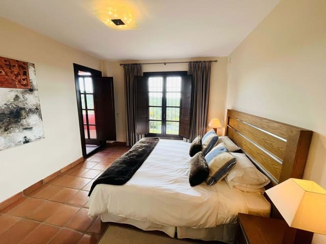 3 soveværelse Villa til salg i Cádiz by med swimmingpool garage - € 695.000 (Ref: 9143727)