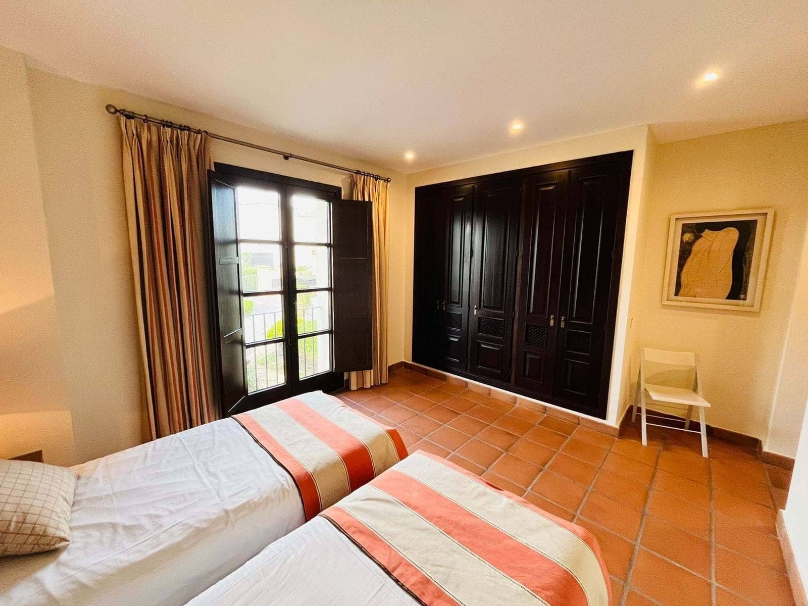 3 soverom Villa til salgs i Cadiz by med svømmebasseng garasje - € 695 000 (Ref: 9143727)