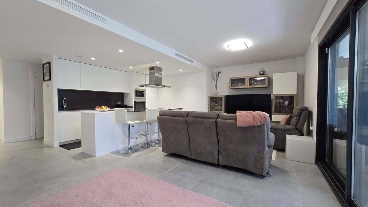 Apartamento de 3 habitaciones en New Golden Mile en venta con piscina garaje - 514.000 € (Ref: 9144505)