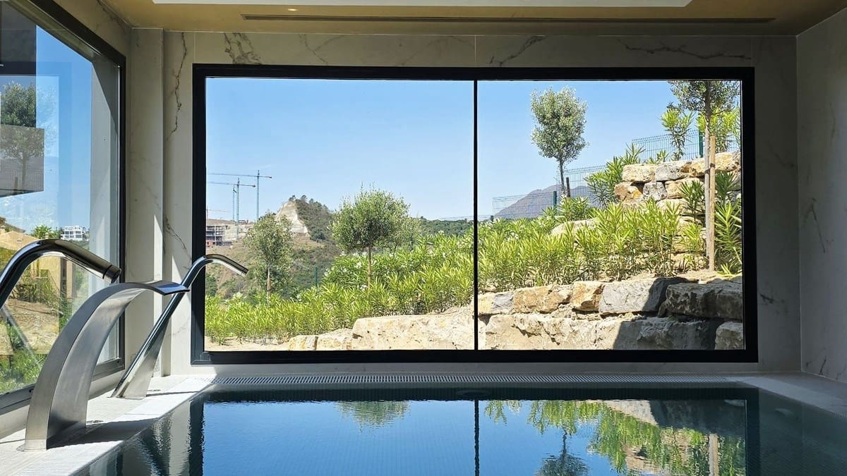 Apartamento de 3 habitaciones en New Golden Mile en venta con piscina garaje - 514.000 € (Ref: 9144505)