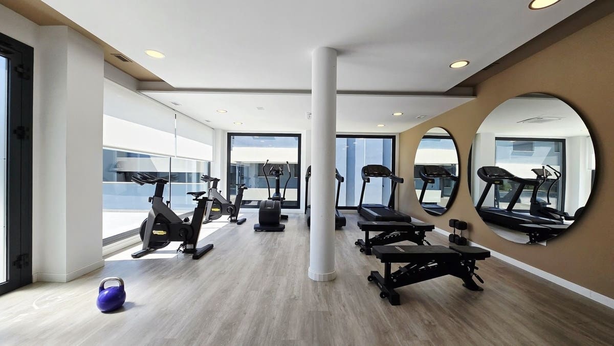 Apartamento de 3 habitaciones en New Golden Mile en venta con piscina garaje - 514.000 € (Ref: 9144505)