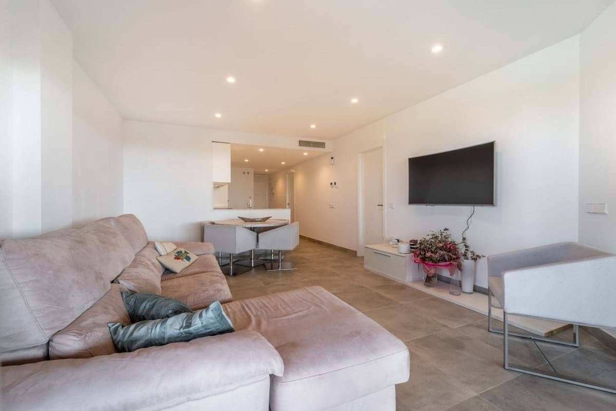 2 bedroom Apartment for sale in Fuengirola with pool garage - € 535,000 (Ref: 9150905)