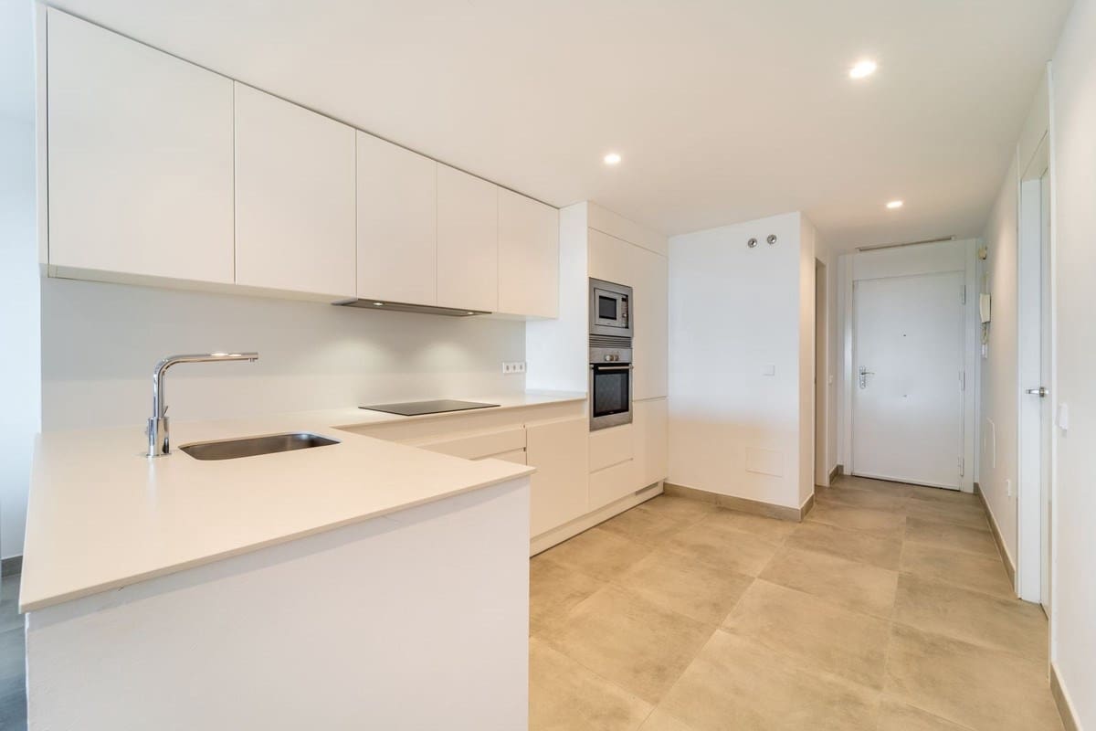 2 bedroom Apartment for sale in Fuengirola with pool garage - € 535,000 (Ref: 9150905)