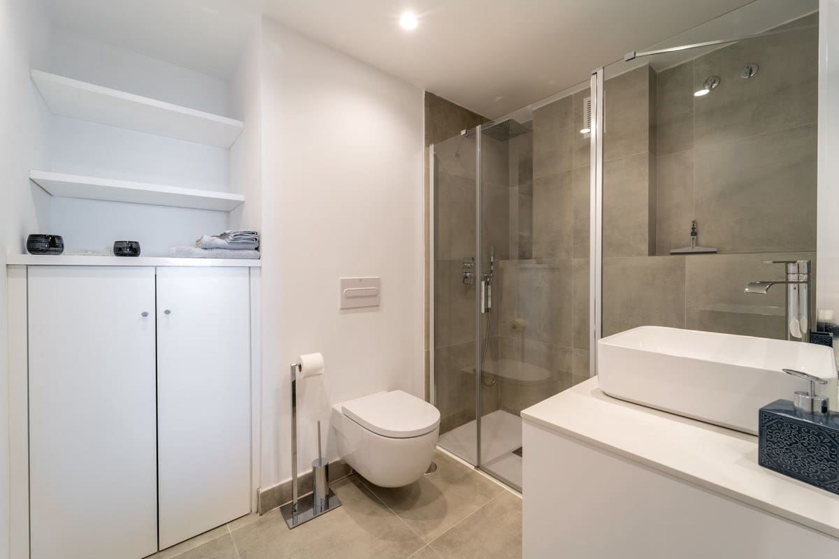 2 bedroom Apartment for sale in Fuengirola with pool garage - € 535,000 (Ref: 9150905)