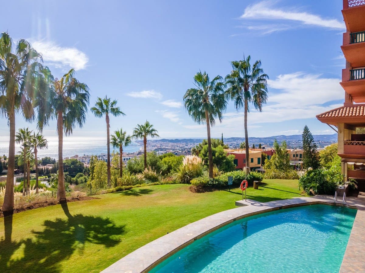 2 bedroom Apartment for sale in Fuengirola with pool garage - € 535,000 (Ref: 9150905)