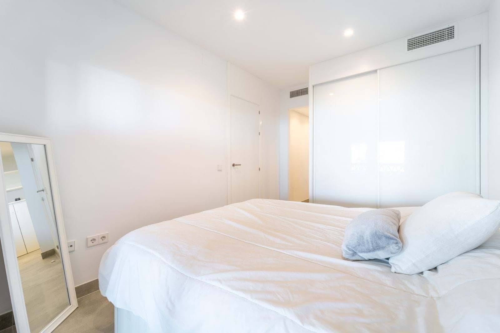 2 bedroom Apartment for sale in Fuengirola with pool garage - € 535,000 (Ref: 9150905)