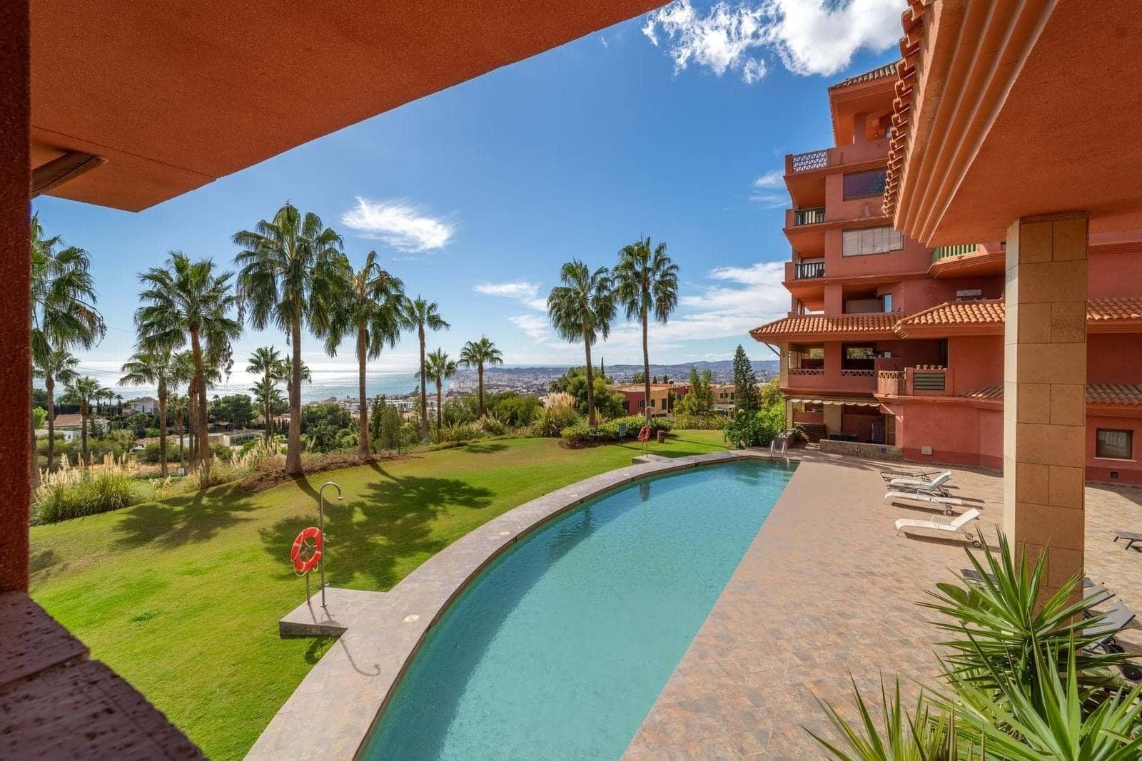 2 bedroom Apartment for sale in Fuengirola with pool garage - € 535,000 (Ref: 9150905)