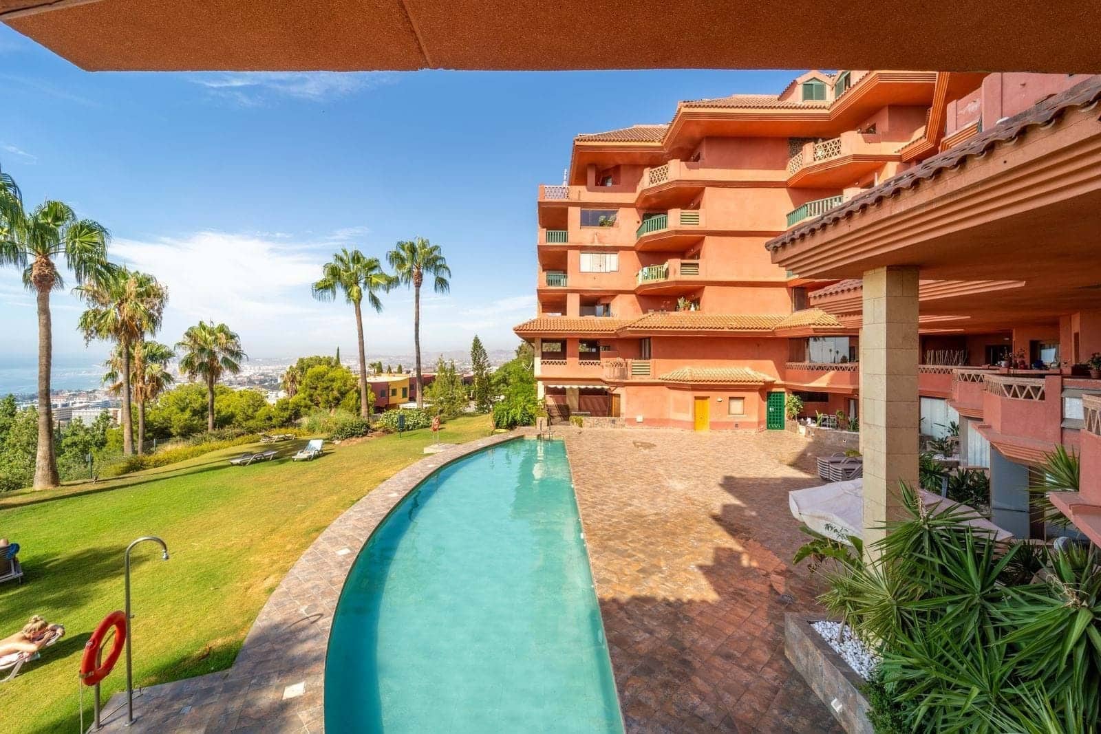 2 bedroom Apartment for sale in Fuengirola with pool garage - € 535,000 (Ref: 9150905)