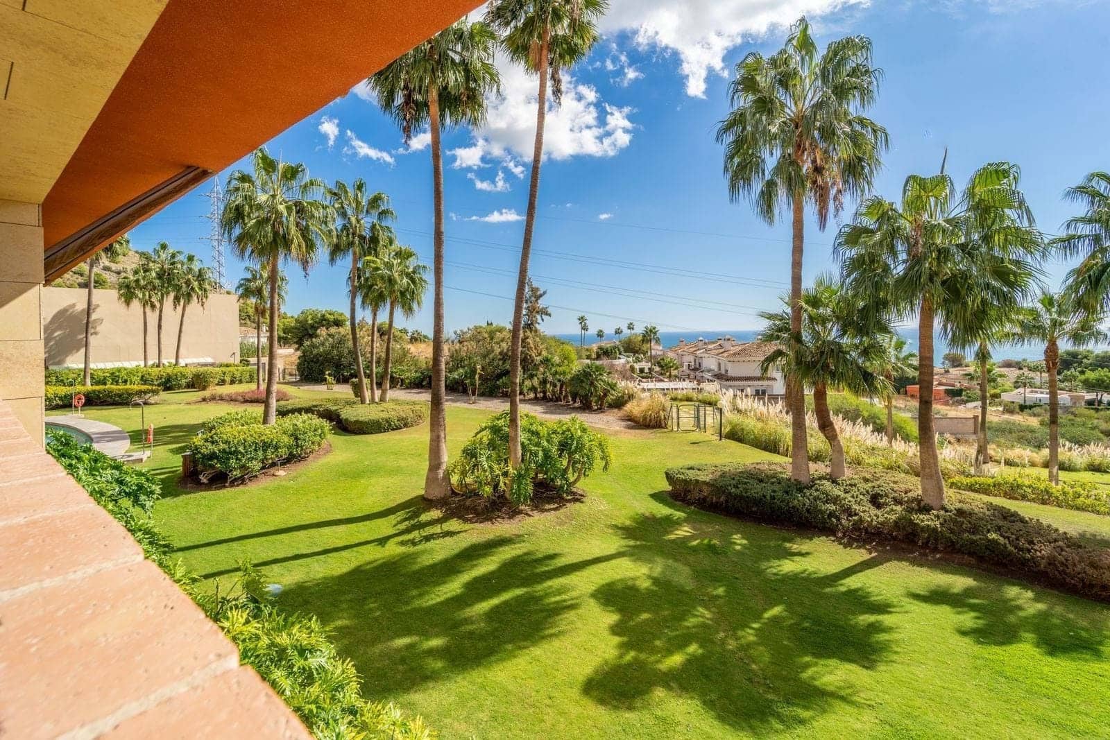 2 bedroom Apartment for sale in Fuengirola with pool garage - € 535,000 (Ref: 9150905)