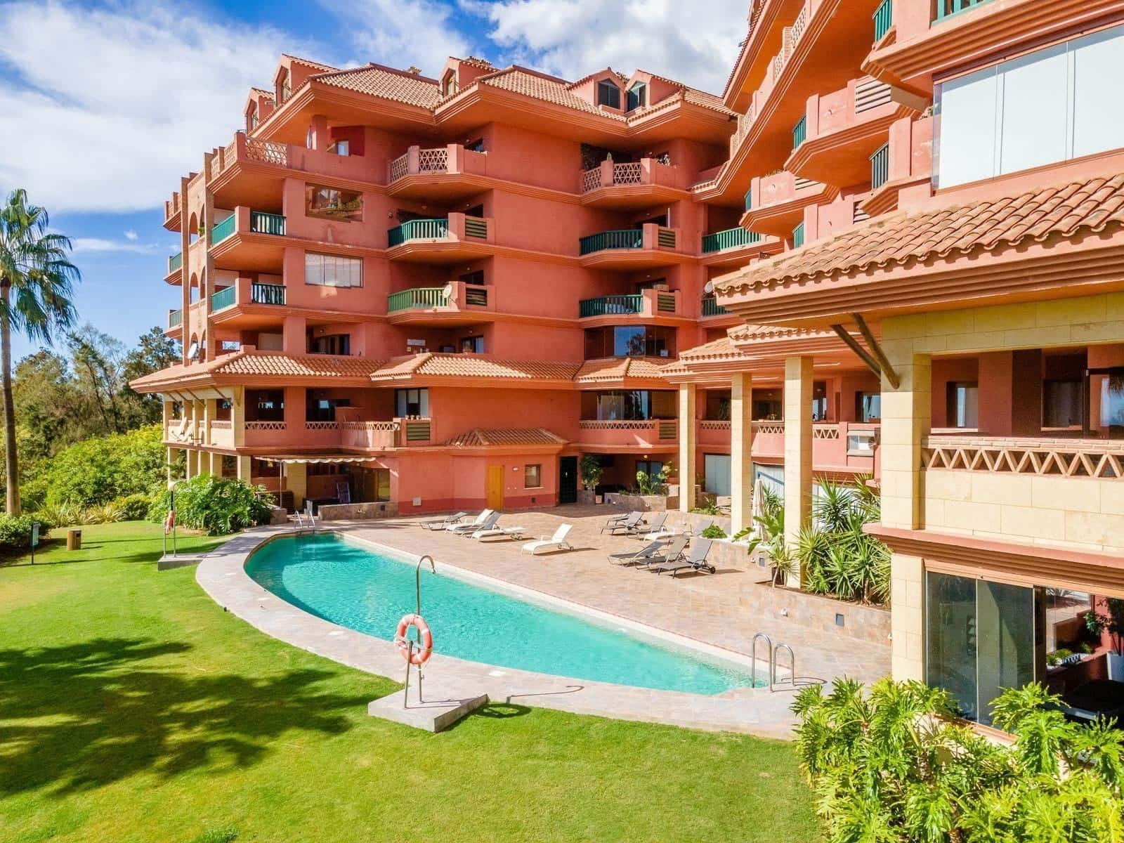 2 bedroom Apartment for sale in Fuengirola with pool garage - € 535,000 (Ref: 9150905)