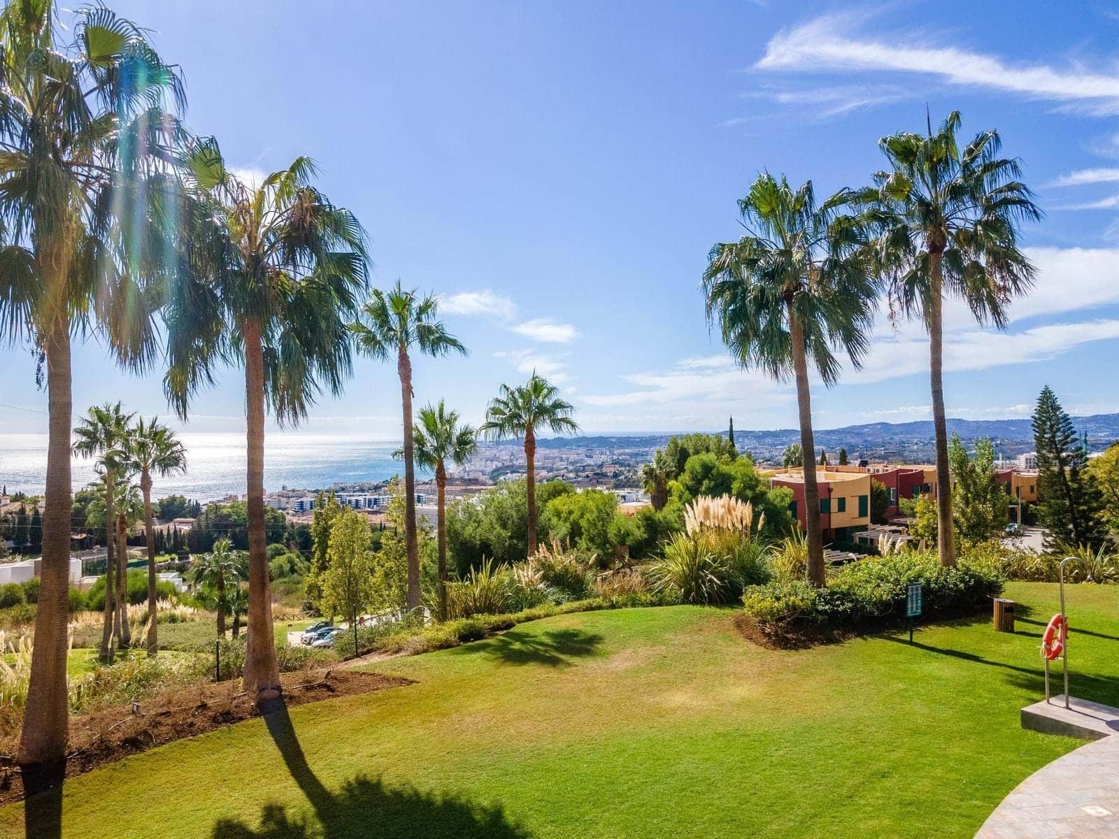 2 bedroom Apartment for sale in Fuengirola with pool garage - € 535,000 (Ref: 9150905)