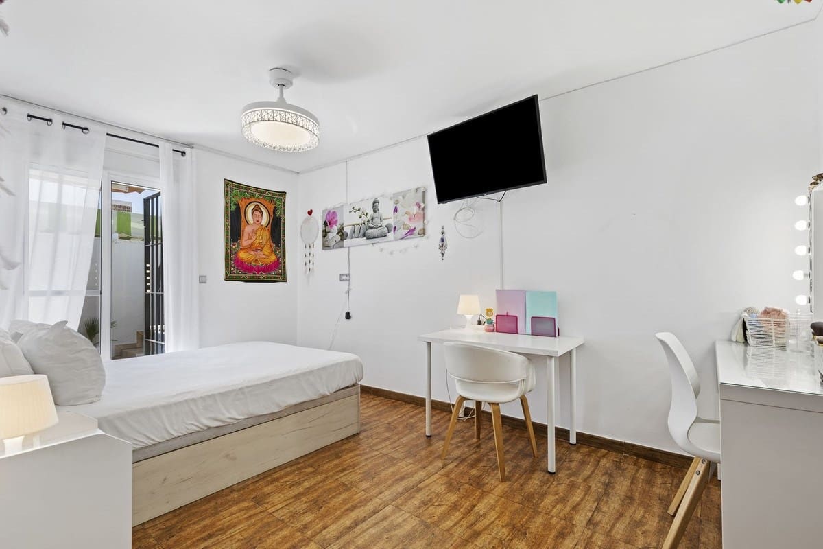 Chalet de 4 habitaciones en Fuengirola en venta - 555.000 € (Ref: 9165480)