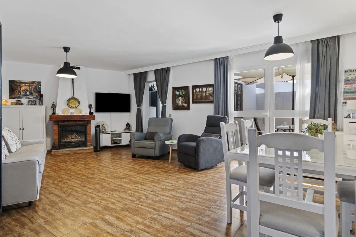 Chalet de 4 habitaciones en Fuengirola en venta - 555.000 € (Ref: 9165480)