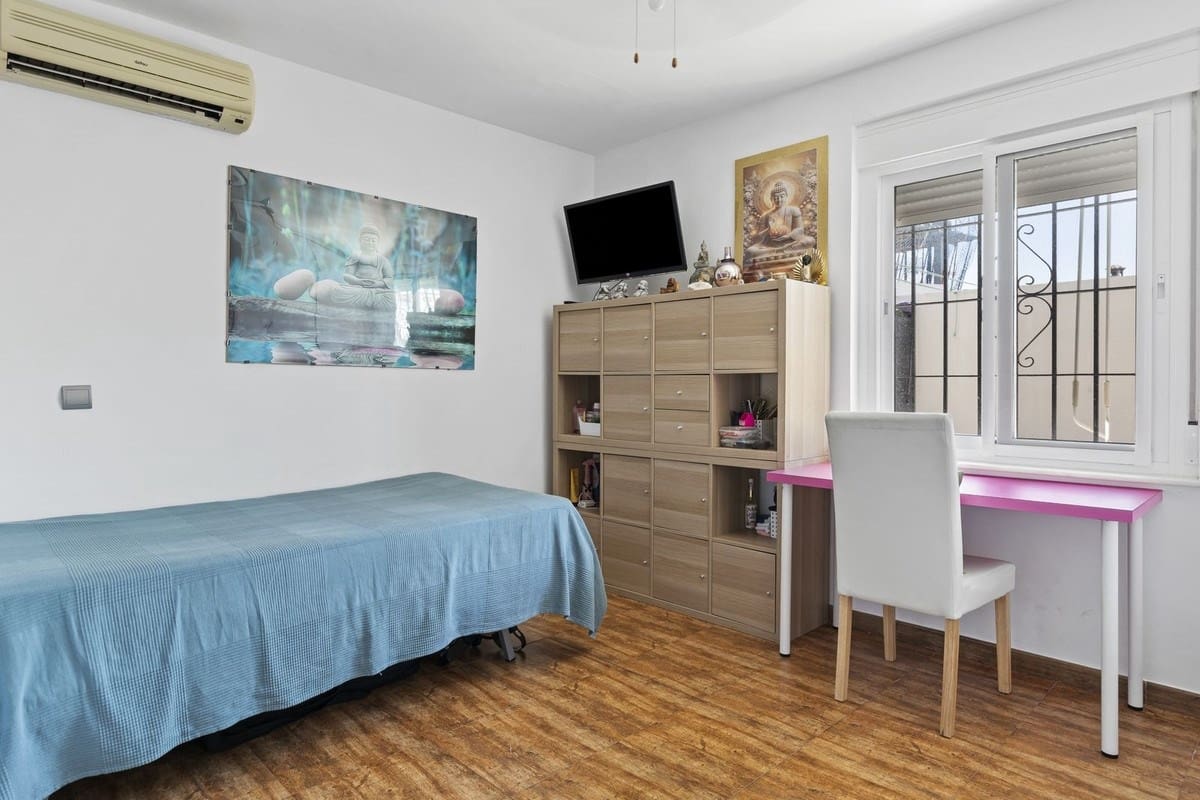 Chalet de 4 habitaciones en Fuengirola en venta - 555.000 € (Ref: 9165480)