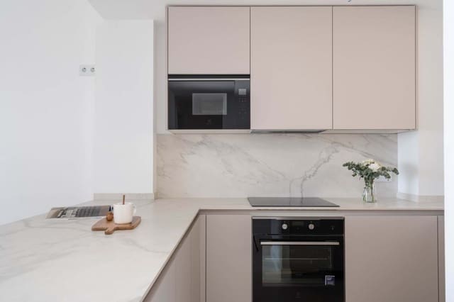 Apartamento de 2 habitaciones en Fuengirola en venta con piscina garaje - 590.000 € (Ref: 9166778)