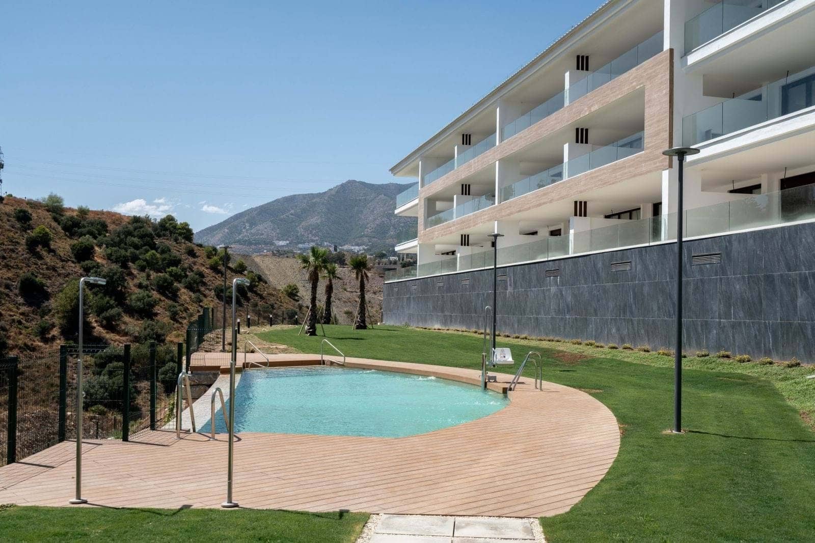 Apartamento de 2 habitaciones en Fuengirola en venta con piscina garaje - 590.000 € (Ref: 9166778)
