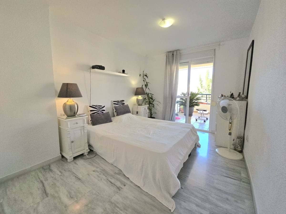 Apartamento de 2 habitaciones en Benalmádena en venta con piscina garaje - 390.000 € (Ref: 9169155)
