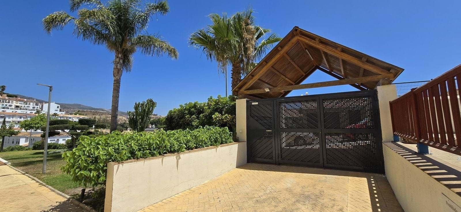 Apartamento de 2 habitaciones en Benalmádena en venta con piscina garaje - 390.000 € (Ref: 9169155)