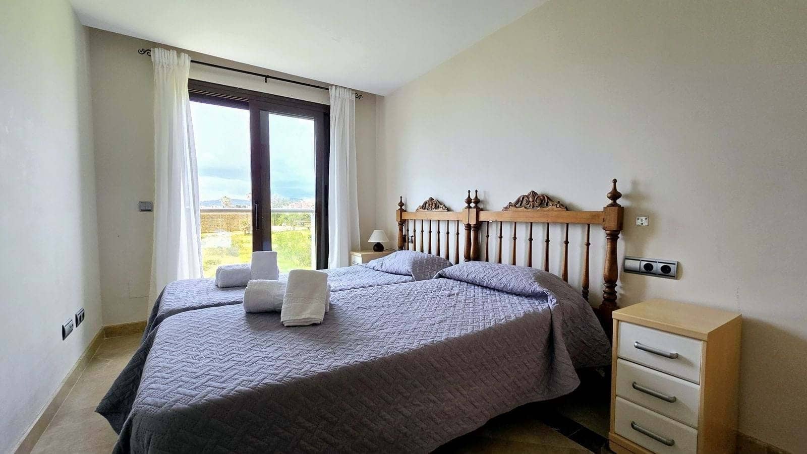 2 bedroom Apartment for sale in La Duquesa / Puerto de la Duquesa with pool garage - € 399,000 (Ref: 9176037)