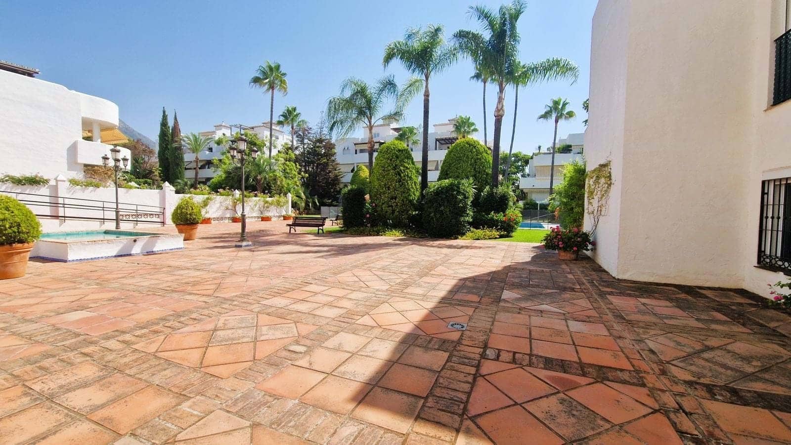 2 bedroom Apartment for sale in Marbella with pool - € 399,000 (Ref: 9177639)