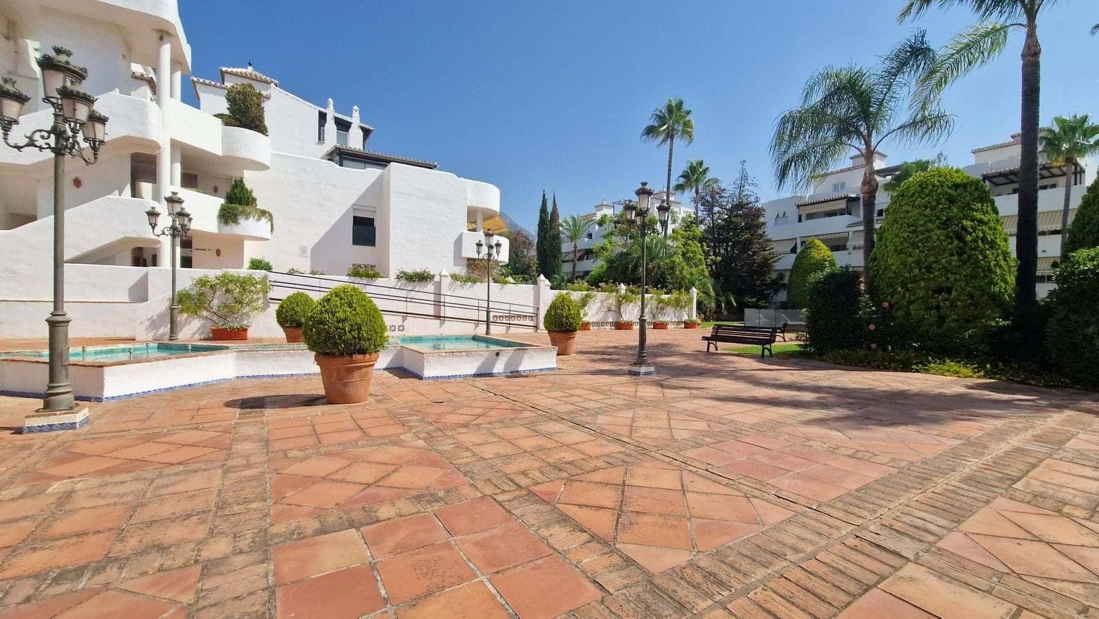 2 bedroom Apartment for sale in Marbella with pool - € 399,000 (Ref: 9177639)
