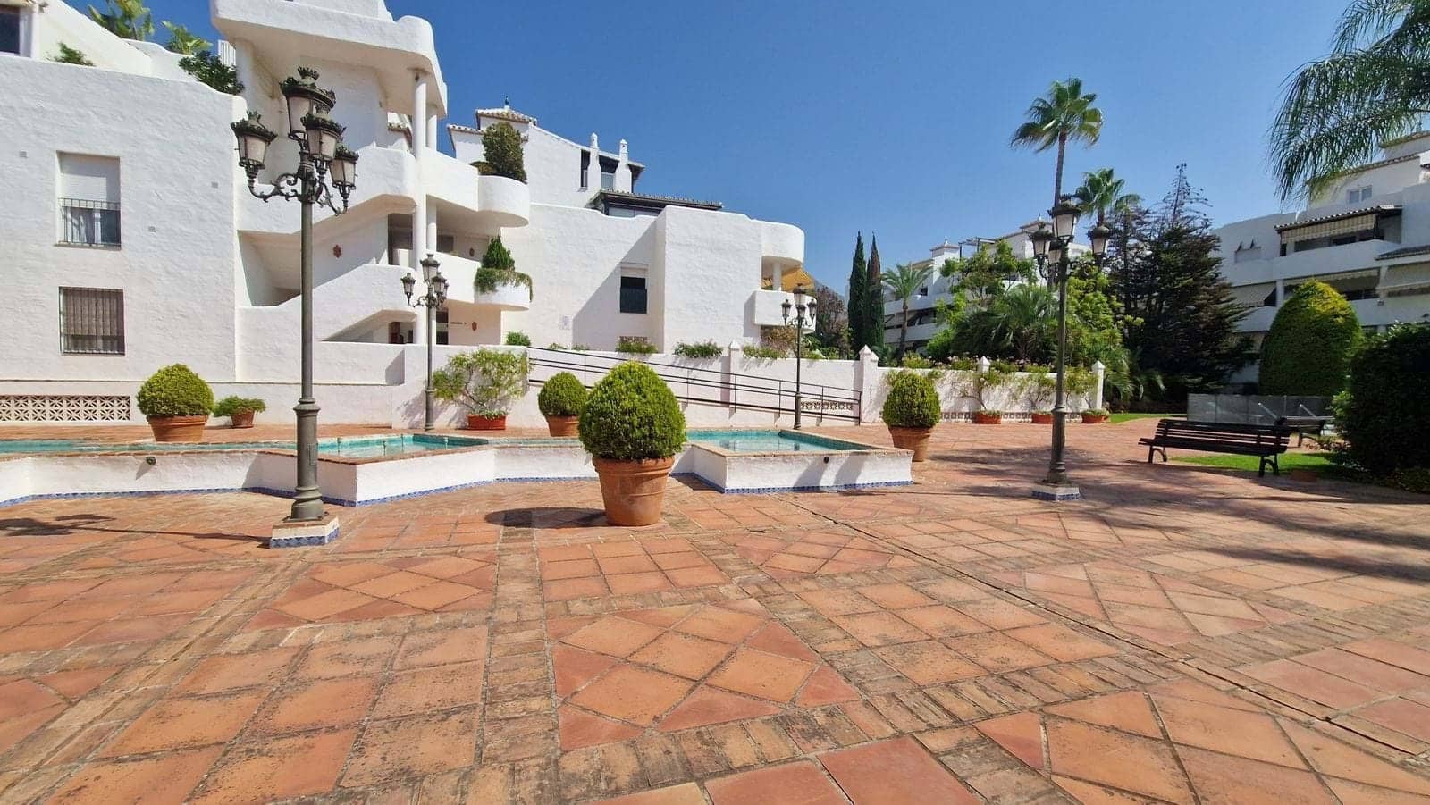 2 bedroom Apartment for sale in Marbella with pool - € 399,000 (Ref: 9177639)