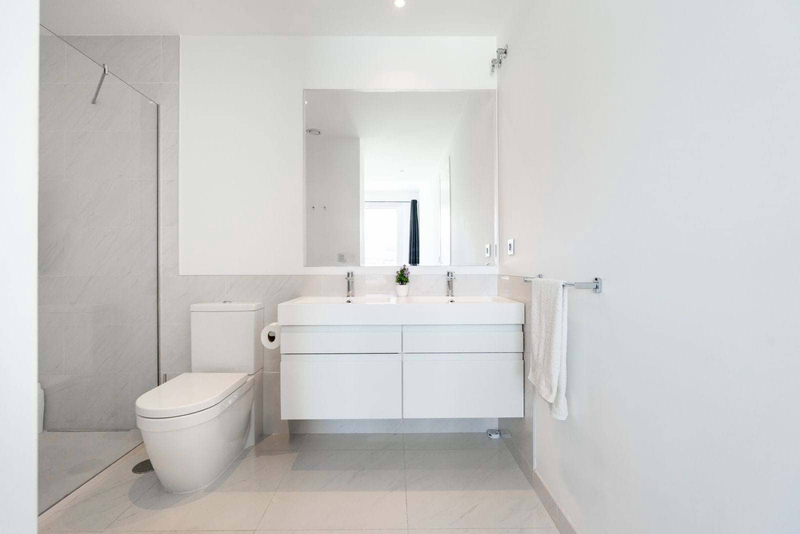 2 bedroom Apartment for sale in New Golden Mile with pool garage - € 429,000 (Ref: 9177968)