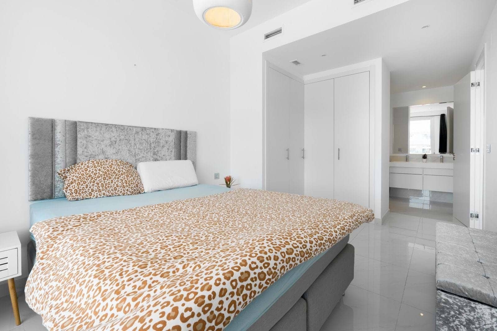 2 bedroom Apartment for sale in New Golden Mile with pool garage - € 429,000 (Ref: 9177968)