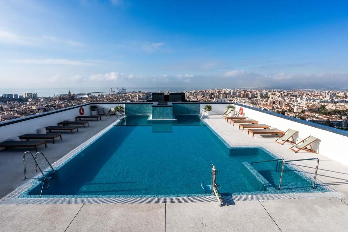 2 bedroom Apartment for sale in Malaga city with pool garage - € 439,000 (Ref: 9177974)