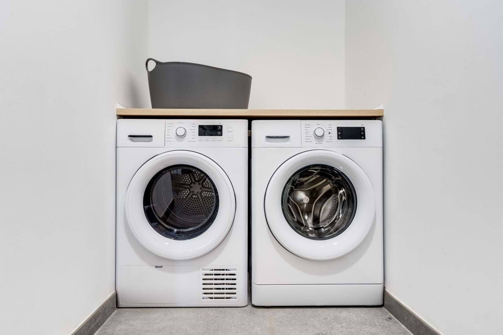 2 bedroom Apartment for sale in Malaga city with pool garage - € 439,000 (Ref: 9177974)