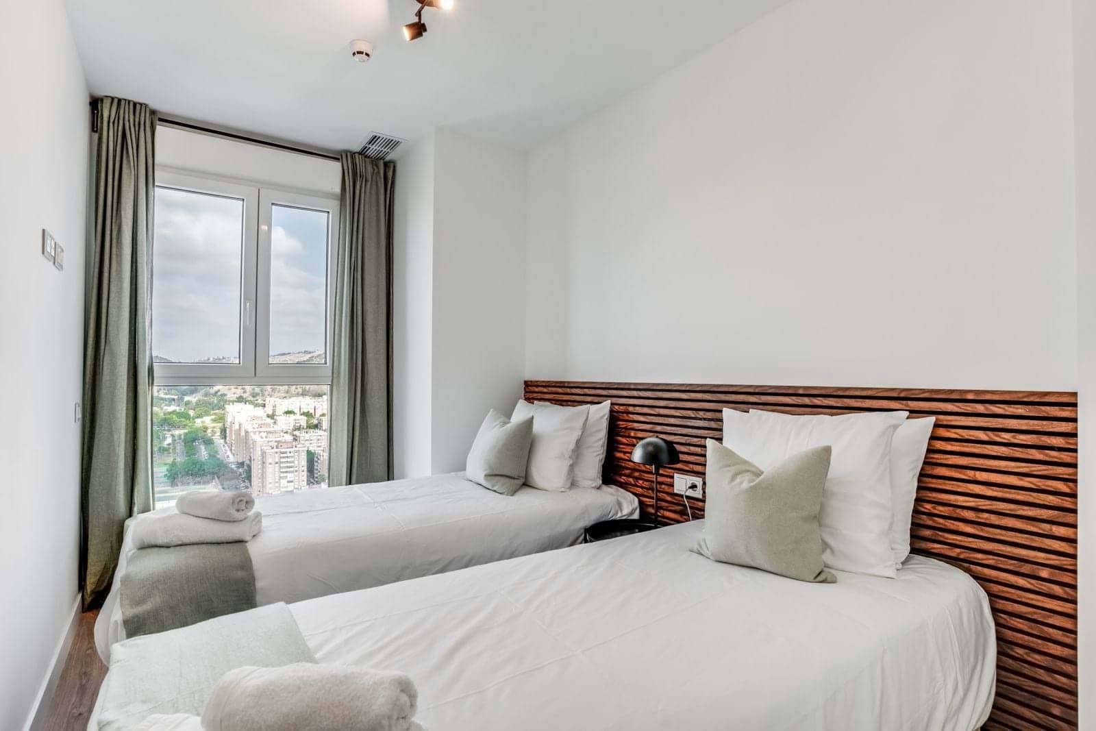 2 bedroom Apartment for sale in Malaga city with pool garage - € 439,000 (Ref: 9177974)