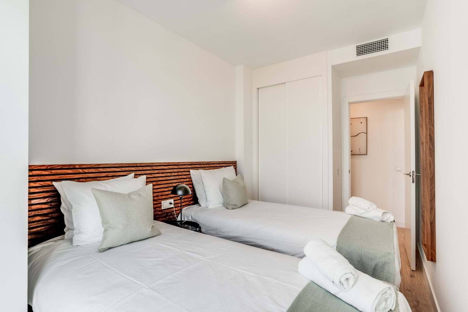 2 bedroom Apartment for sale in Malaga city with pool garage - € 439,000 (Ref: 9177974)