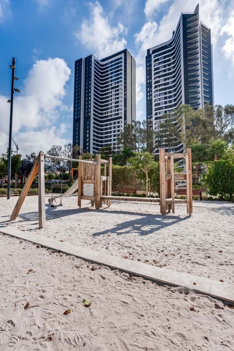 2 bedroom Apartment for sale in Malaga city with pool garage - € 439,000 (Ref: 9177974)